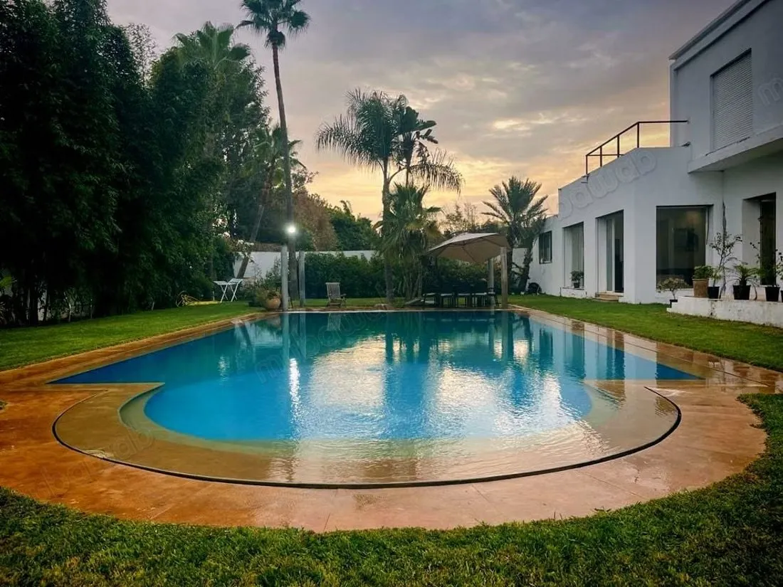 Villa de haut standing à louer longue durée à Souissi - الرباط