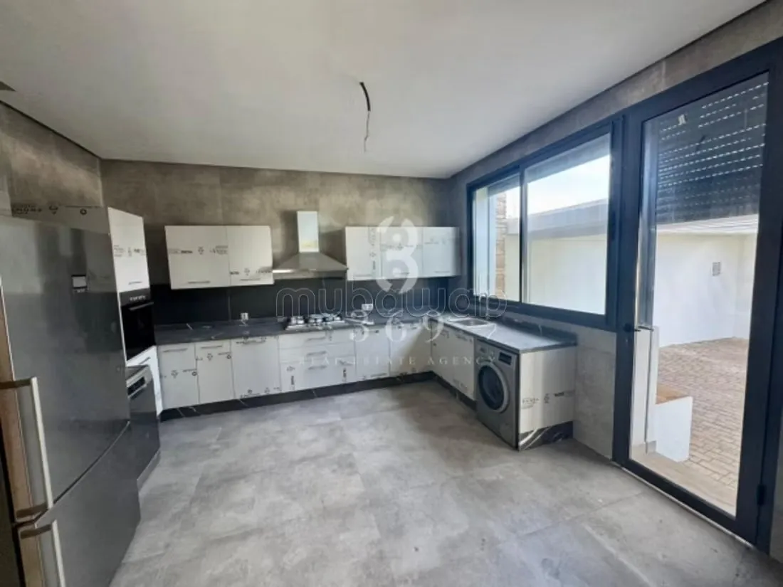Villa Haut Standing Vide à Bouskoura - بوسكورة (2)