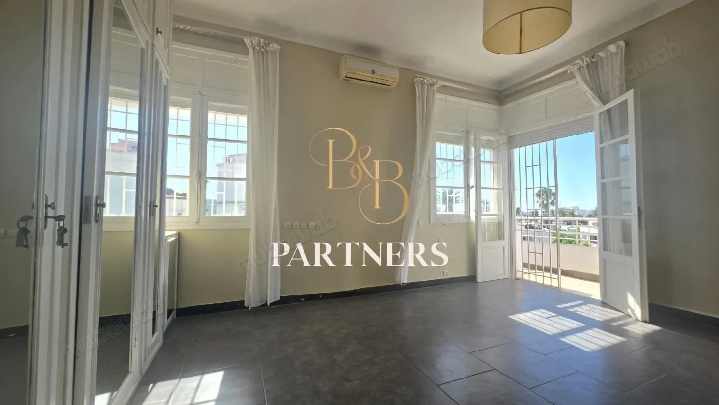 Villa en location à Quartier Administratif - الرباط (3)