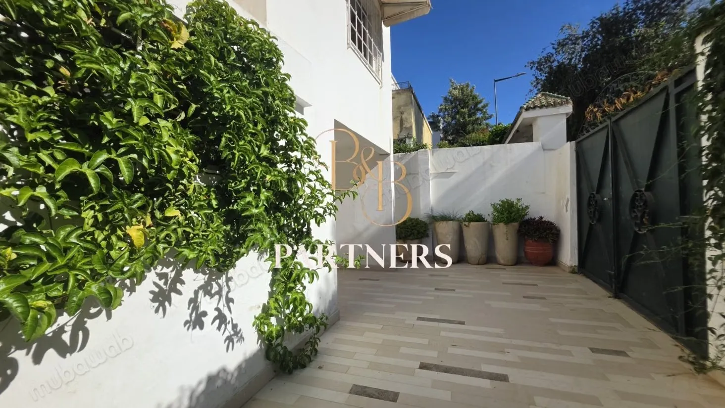 Villa en location à Quartier Administratif - الرباط (2)