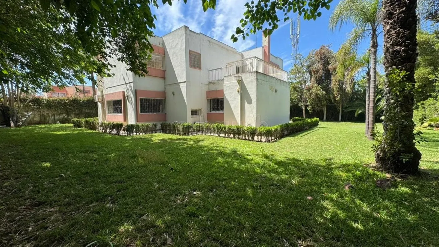 Villa 1000m2 fraichement rénovée à OLM Souissi - الرباط (2)