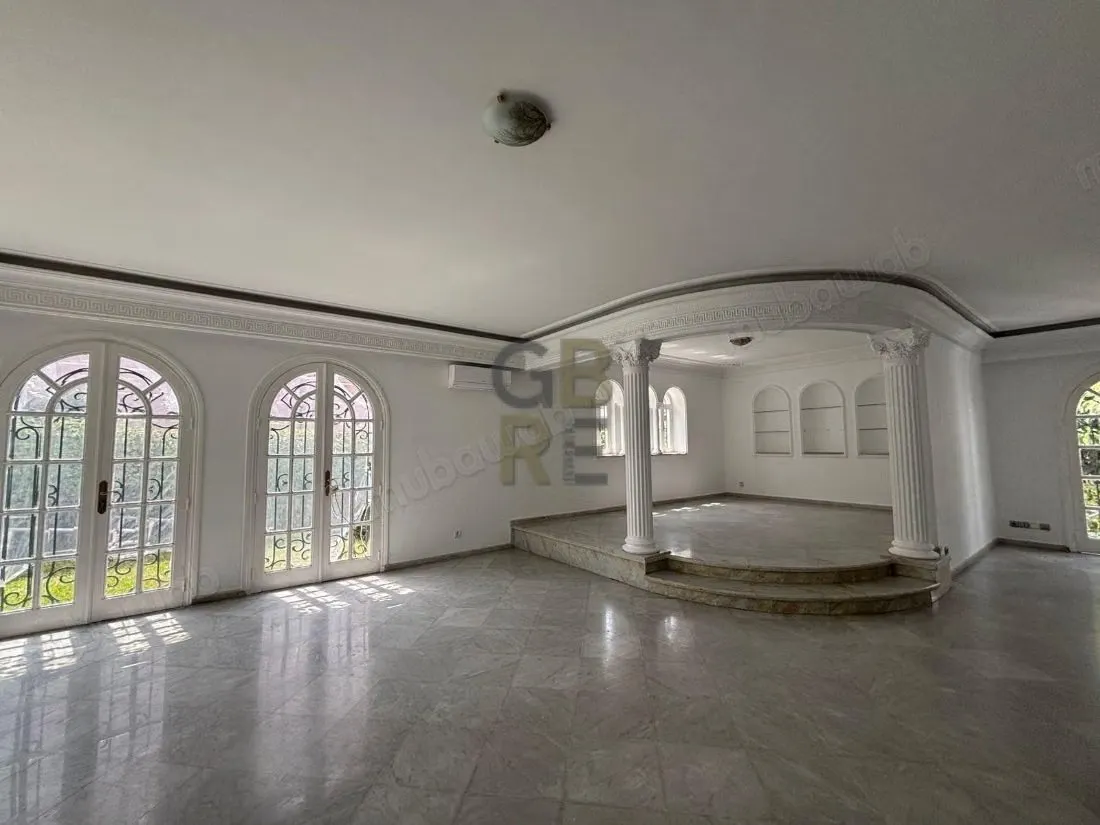 Superbe villa avec architecture originale à Hay Riad - الرباط