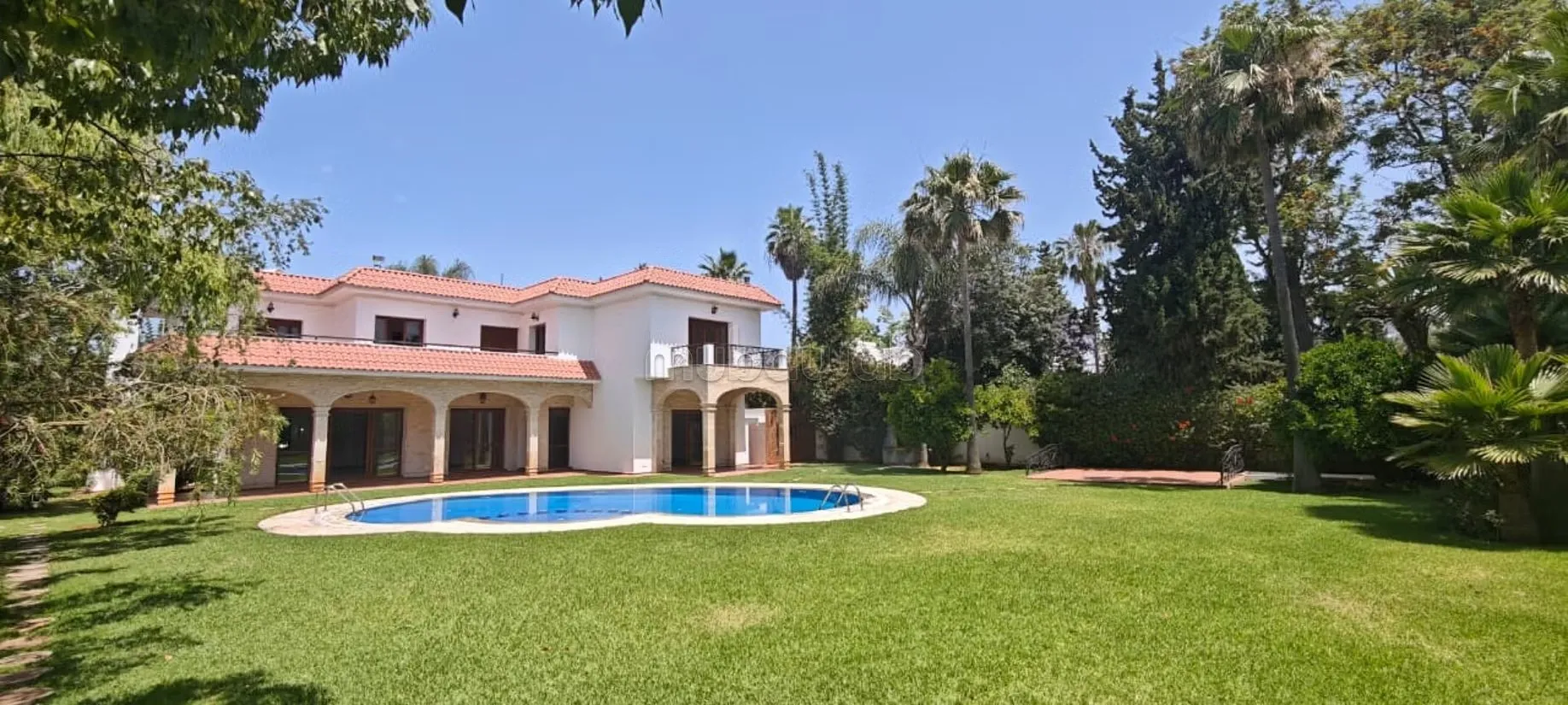 Villa a louer a souissi 
a rabat - الرباط