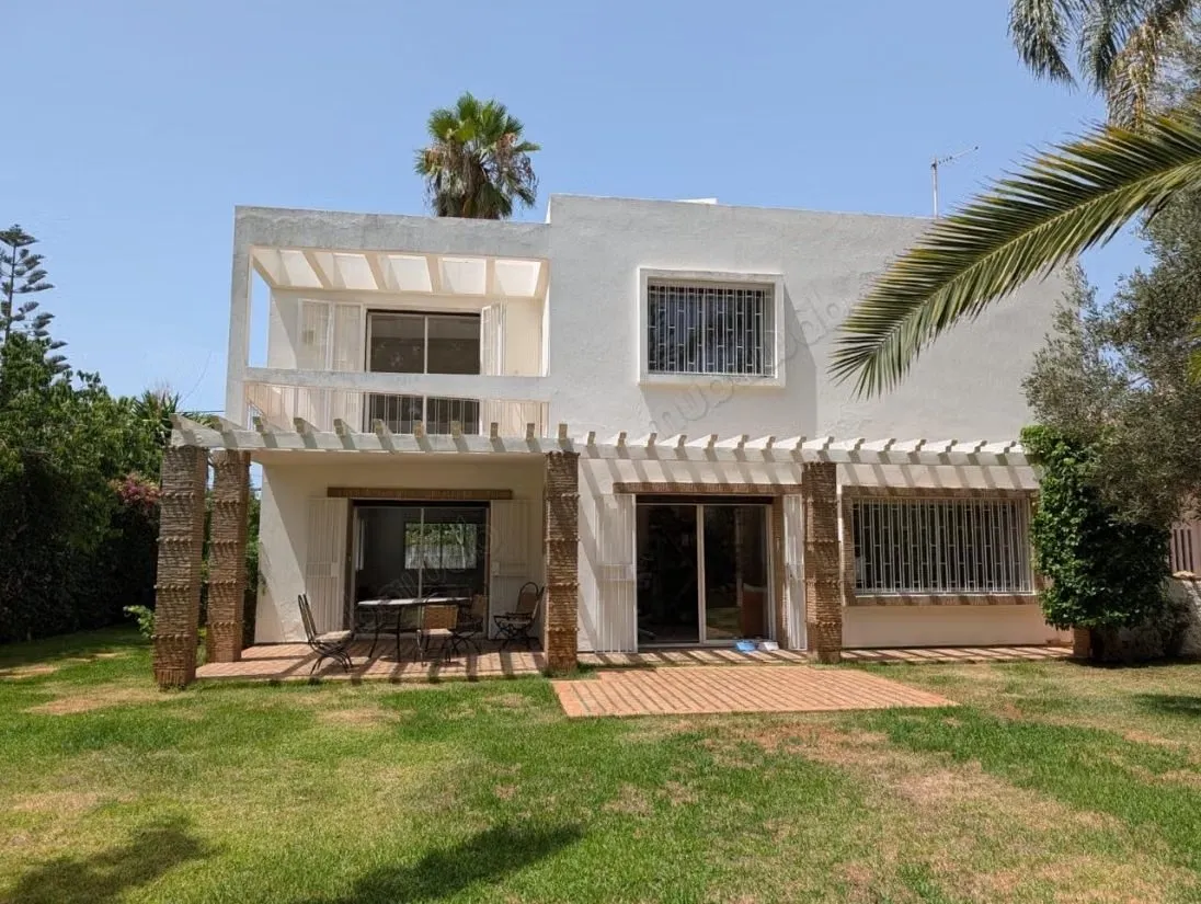 Villa en location meublée à Souissi - الرباط
