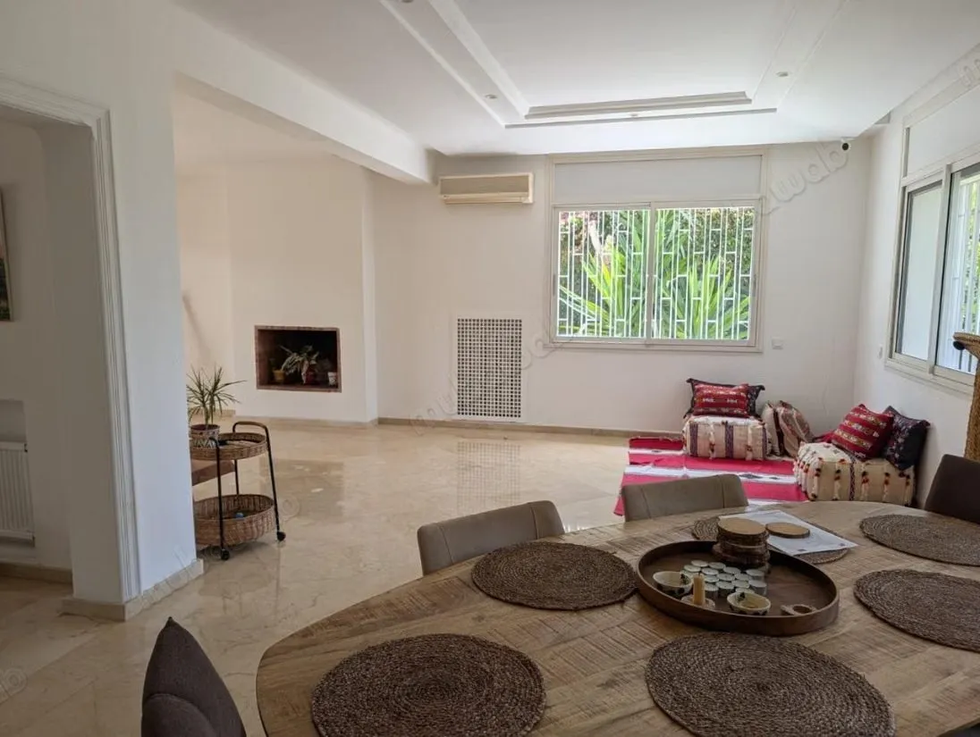 Villa en location meublée à Souissi - الرباط (2)