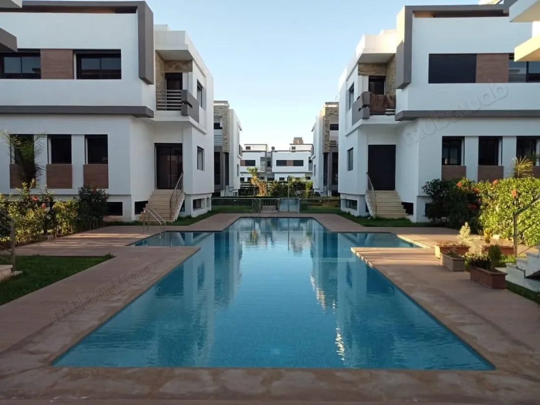 Magnifique Triplex vide Res avec piscine - هرهورة