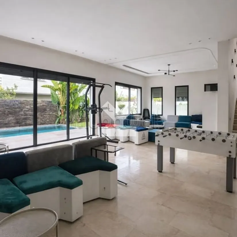 Villa à Louer de 375.0 m² à Casablanca, Californie - الدار البيضاء
