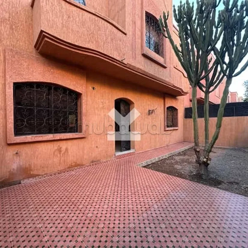 Villa à Louer de 239.0 m² à Marrakech, Daoudiat - مراكش (3)