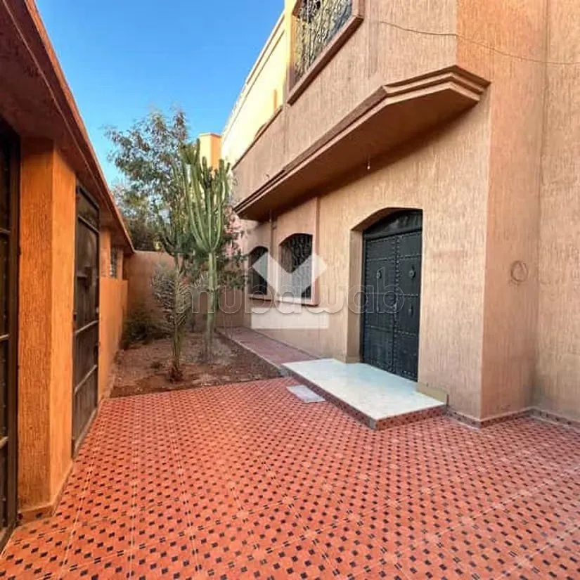Villa à Louer de 239.0 m² à Marrakech, Daoudiat - مراكش (2)