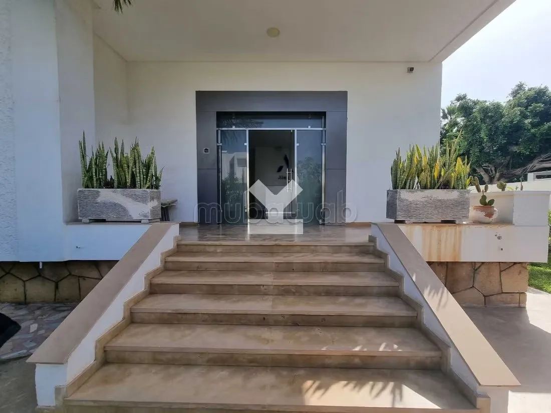 Villa à Louer de 485.0 m² à Casablanca, Anfa Superieur - الدار البيضاء