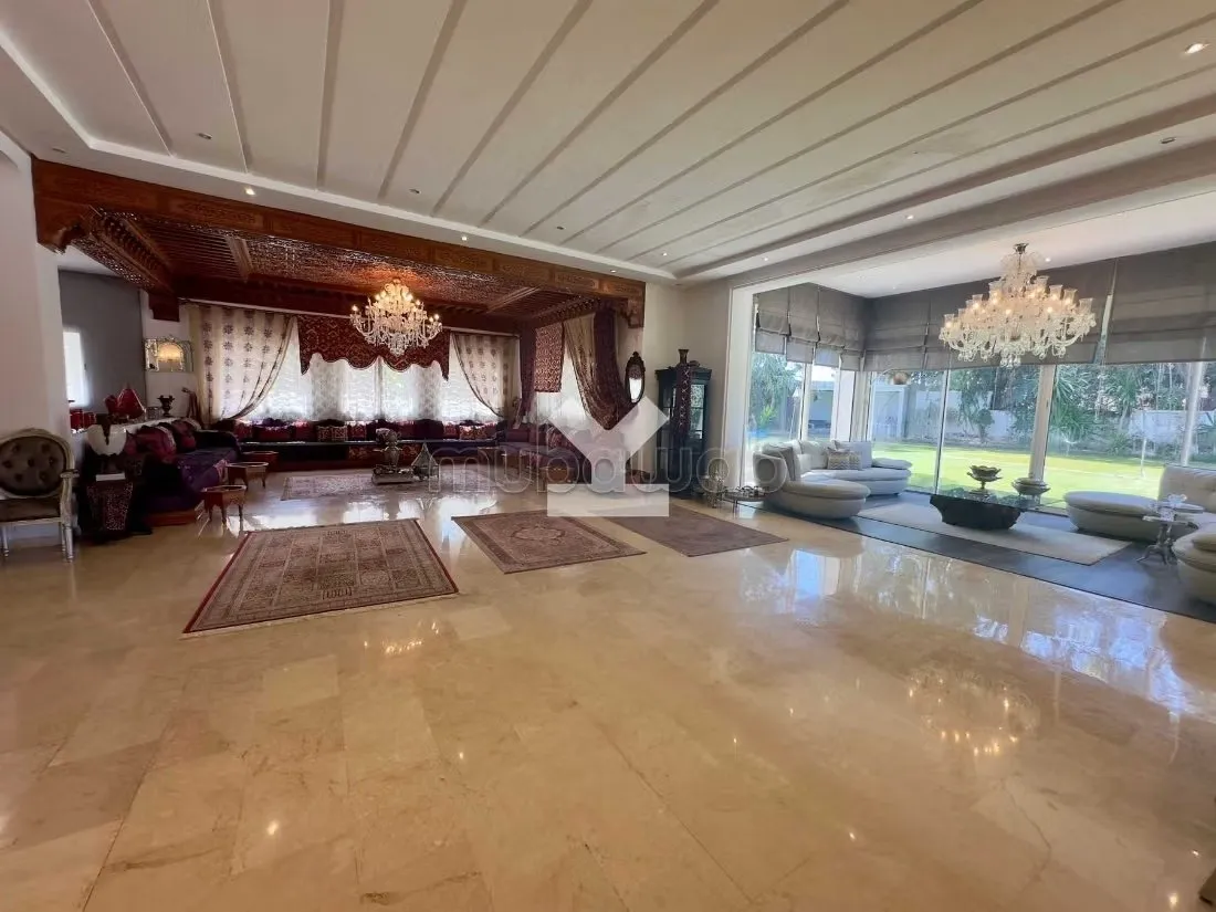 Villa à Louer de 1998.0 m² à Bouskoura, Bouskoura - بوسكورة