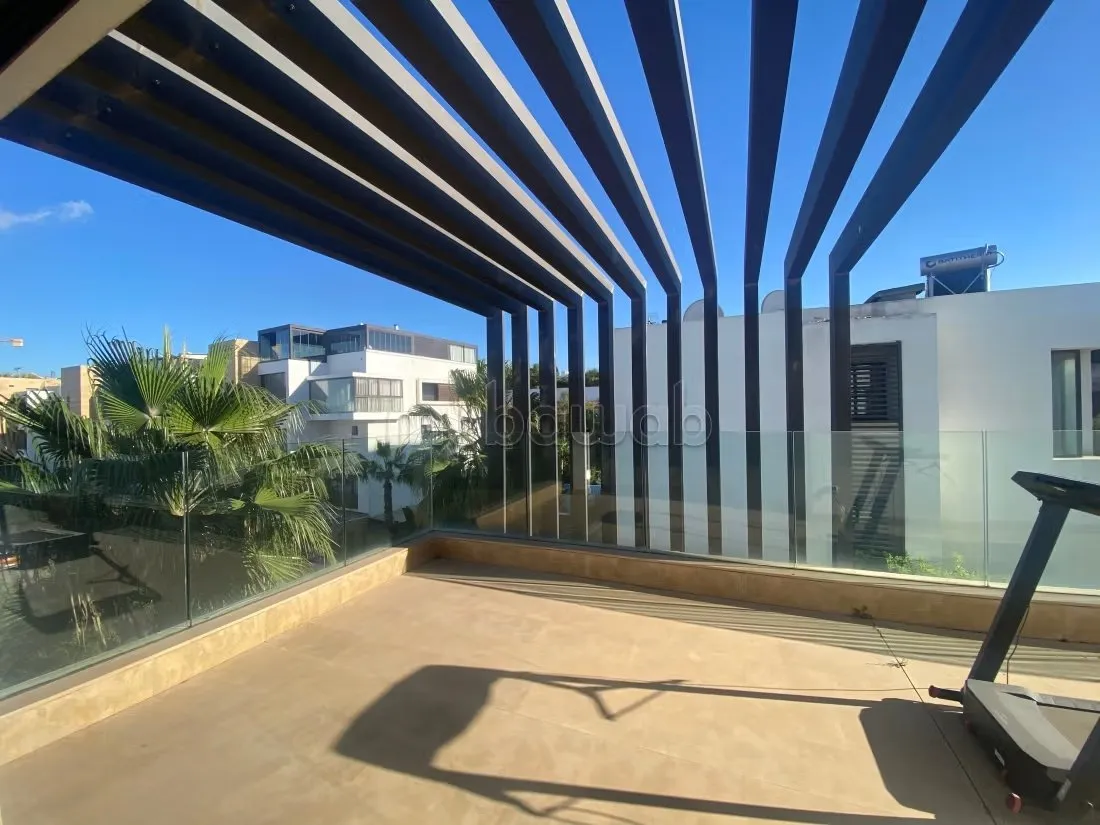 Villa à Louer de 330.0 m² à Casablanca, Sindibad - الدار البيضاء (2)