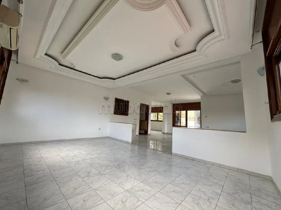 Villa à Louer de 421.0 m² à Rabat, Riyad Extension - الرباط (3)