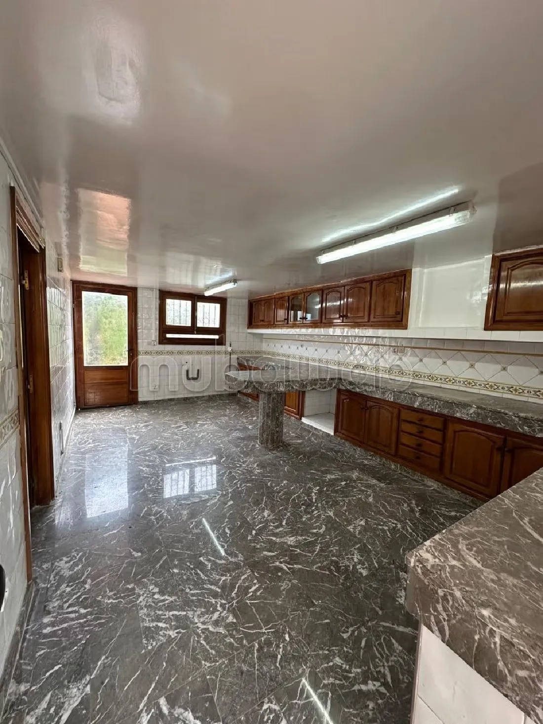 Villa à Louer de 421.0 m² à Rabat, Riyad Extension - الرباط (2)