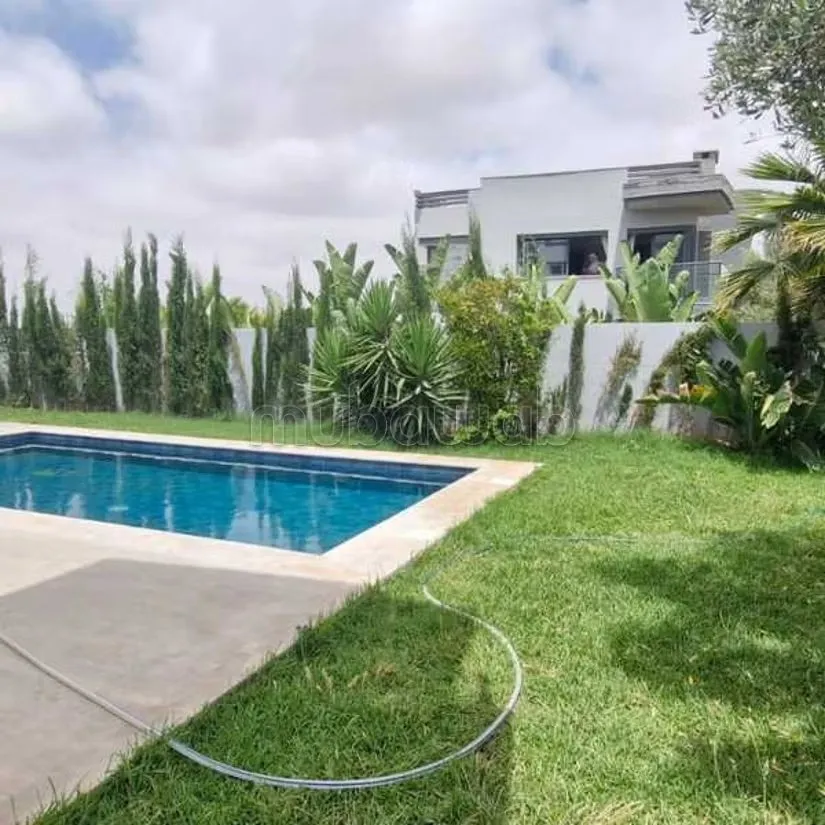 Villa à Louer de 538.0 m² à Bouskoura, Ville Verte - بوسكورة