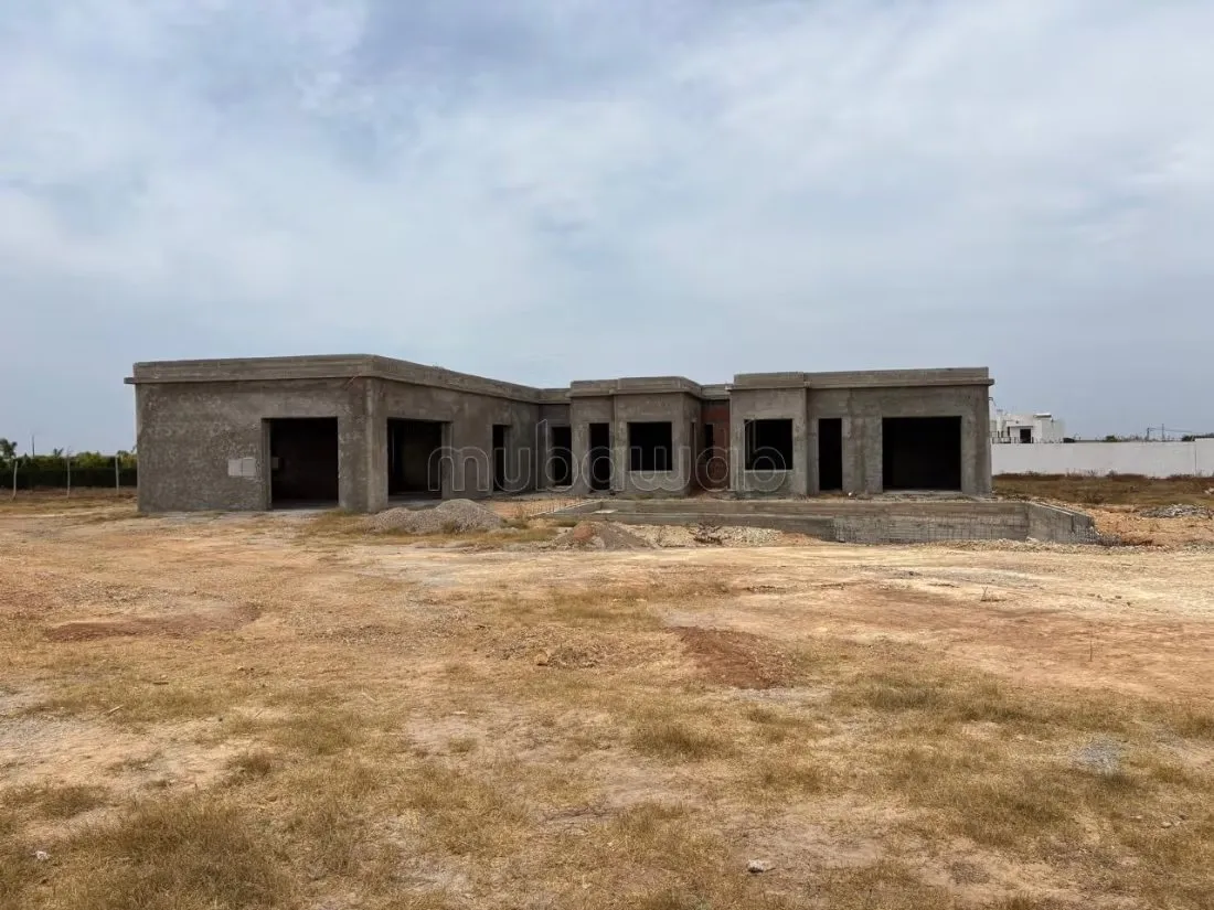 Villa semi finie sur un terrain agricole de 5000 m2 - Bir Jdid (3)