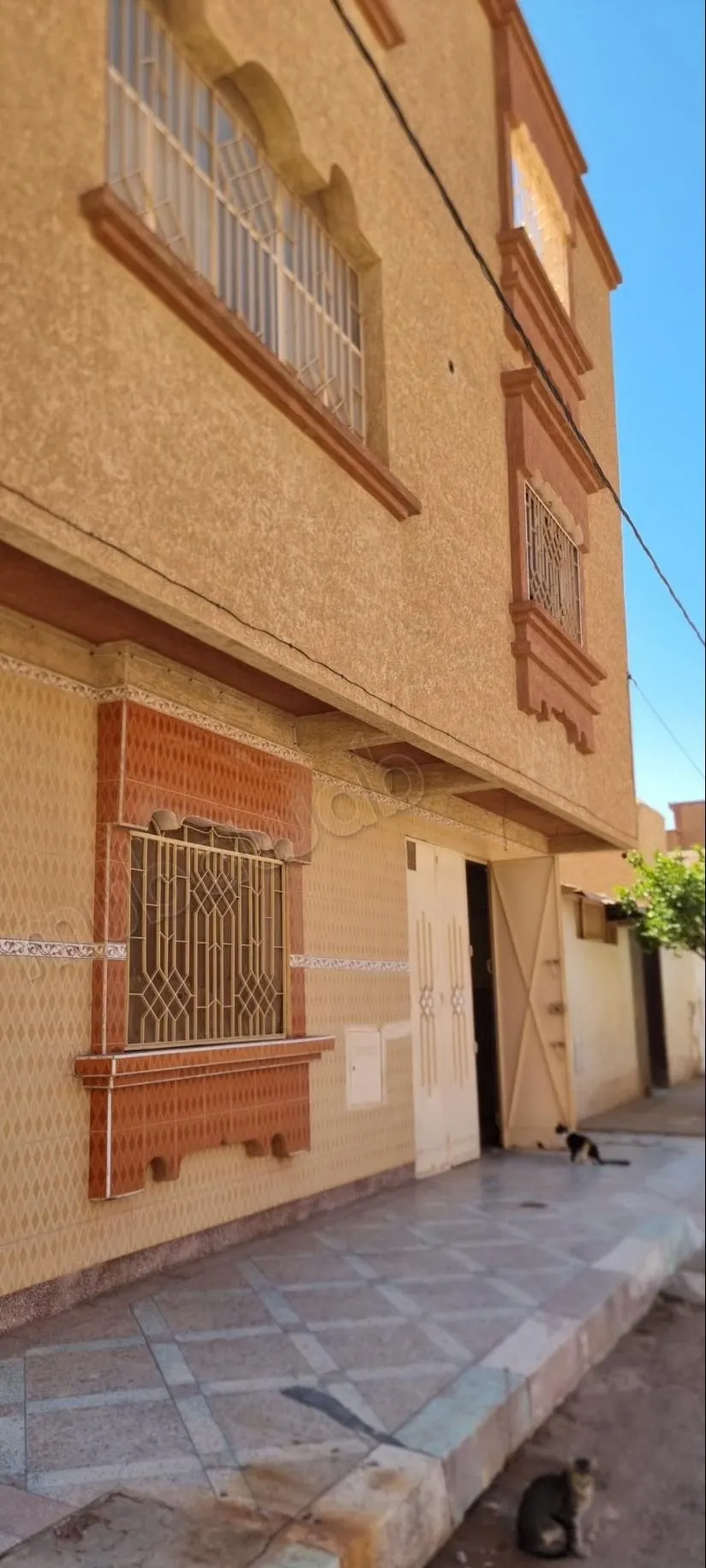 Maison à vendre à Nour. 2 pièces confortables. Parking et te... - وجدة (3)