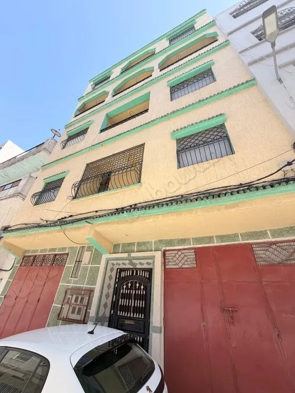Maison à l'achat à Drissia 
4 etages 
8 chambres.
Parking - طنجة (2)