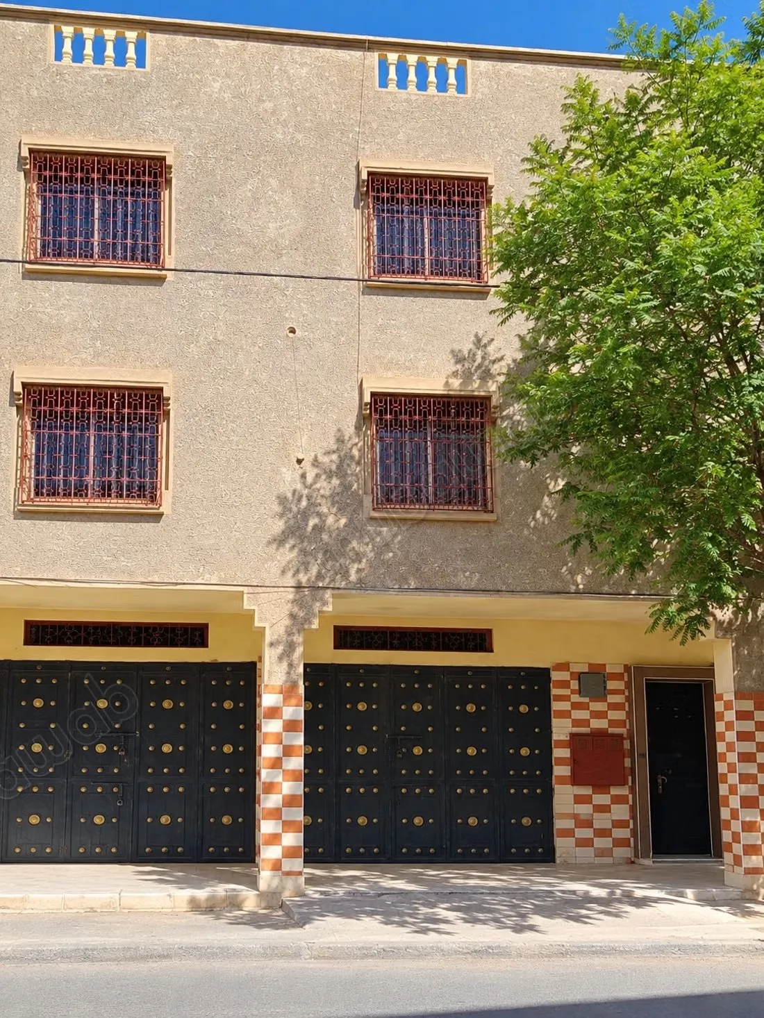 Superbe maison à vendre à Mhamid.
Superficie 111 m² - مراكش