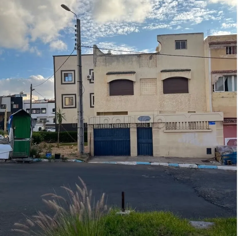 Vend villa hay inara 3 cotés sans vis à vis - الدار البيضاء