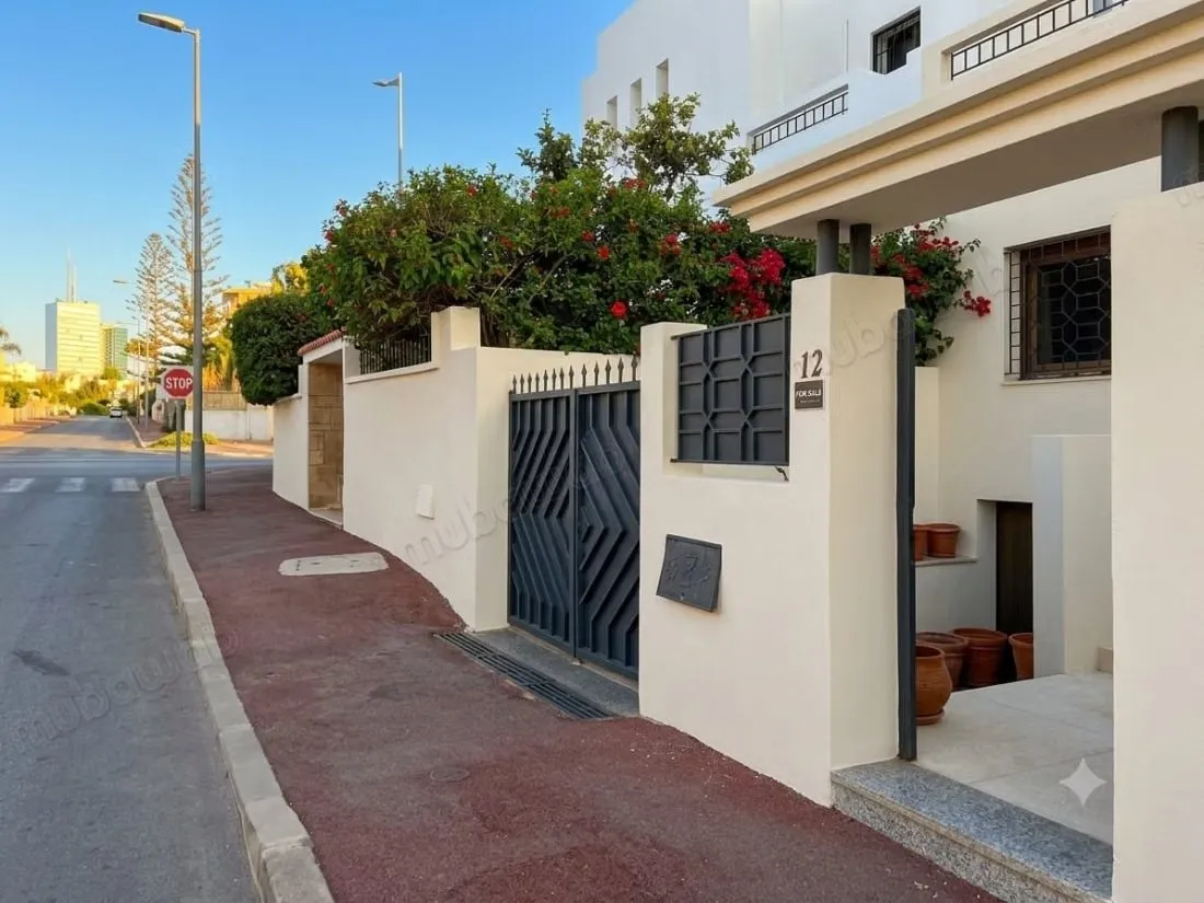 Villa a vendre a Hay Riad 
Rabat - الرباط (2)