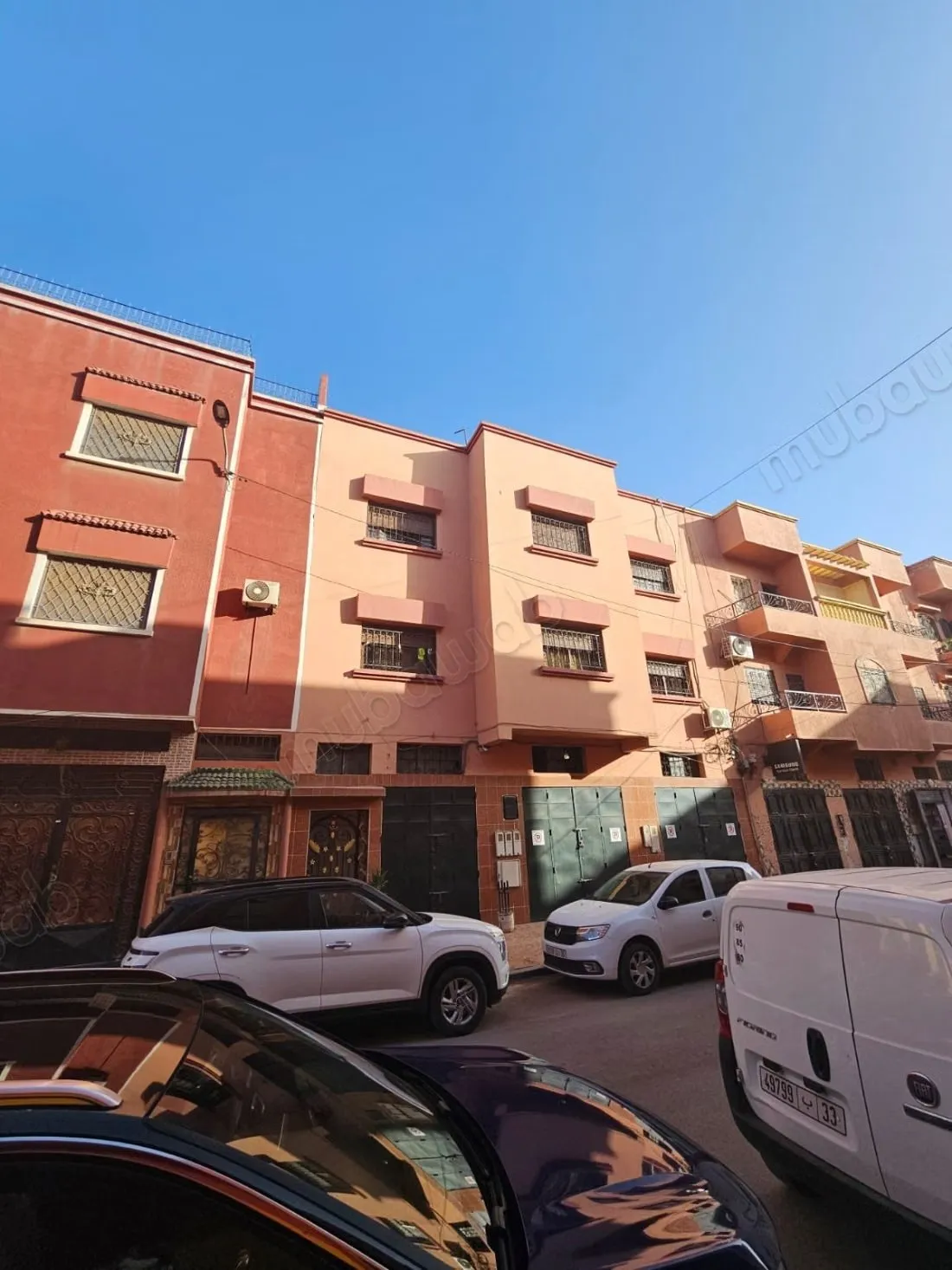 Maison de 260 m² avec magasins et 04 appartements - مراكش