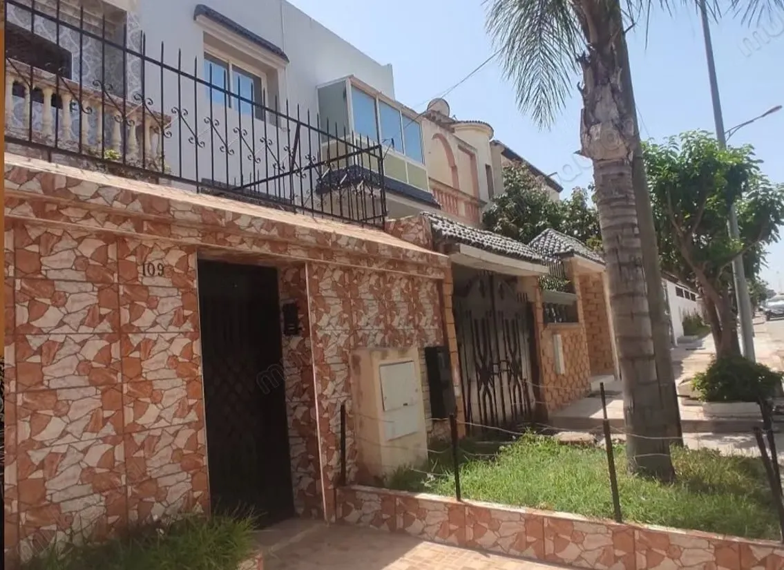Maison à vendre à La Colline. 8 pièces confortables. Parking... - المحمدية
