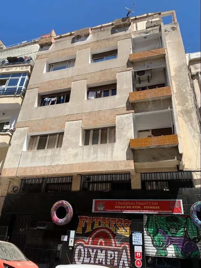 Maison à la vente à Maârif.
Superficie 150 m².
Salon contemp... - الدار البيضاء