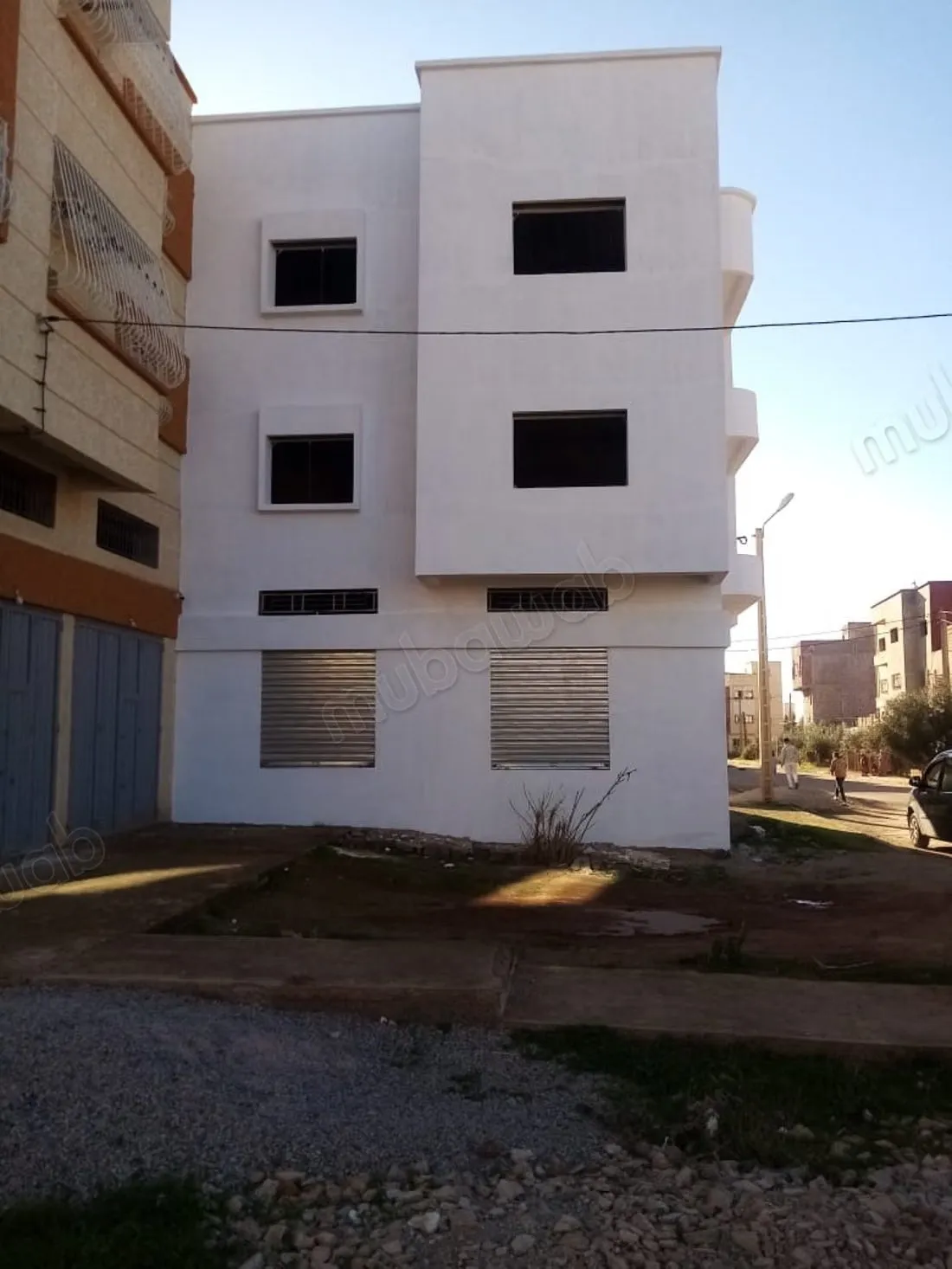 Maison à vendre à Ain Cheggag avec 3 facades - عين الشقف