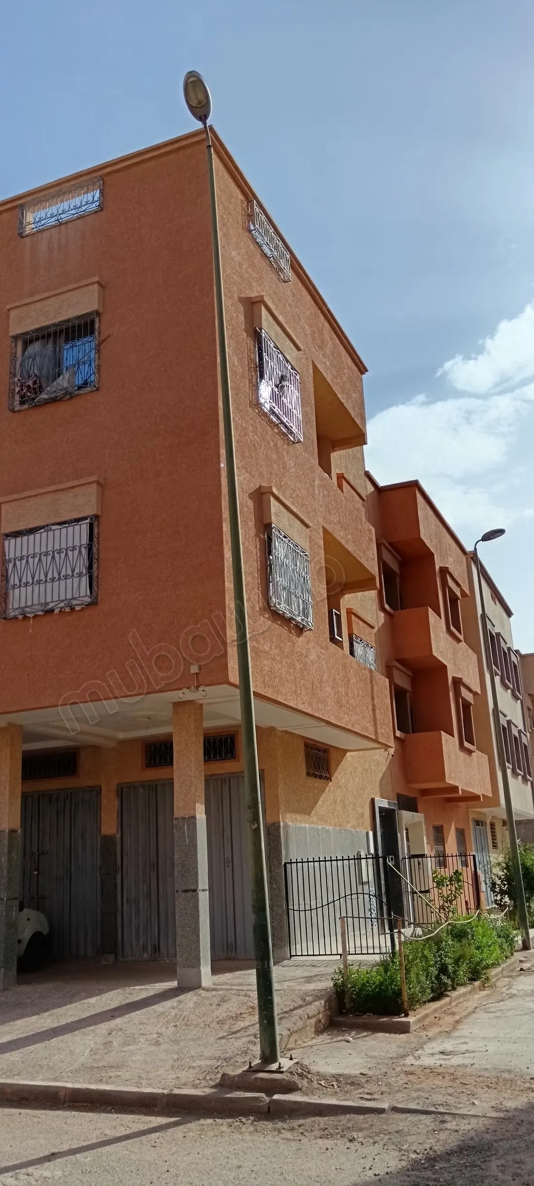 Immeuble R2 à Vendre Mhamid 10 334m² Bâti 3 M - مراكش