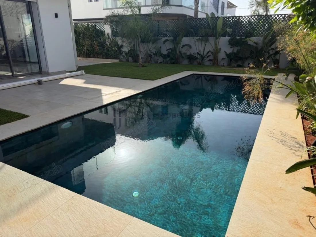 Villa t5 vide 410m2 – piscine – rés. Sécurisée - الدار البيضاء