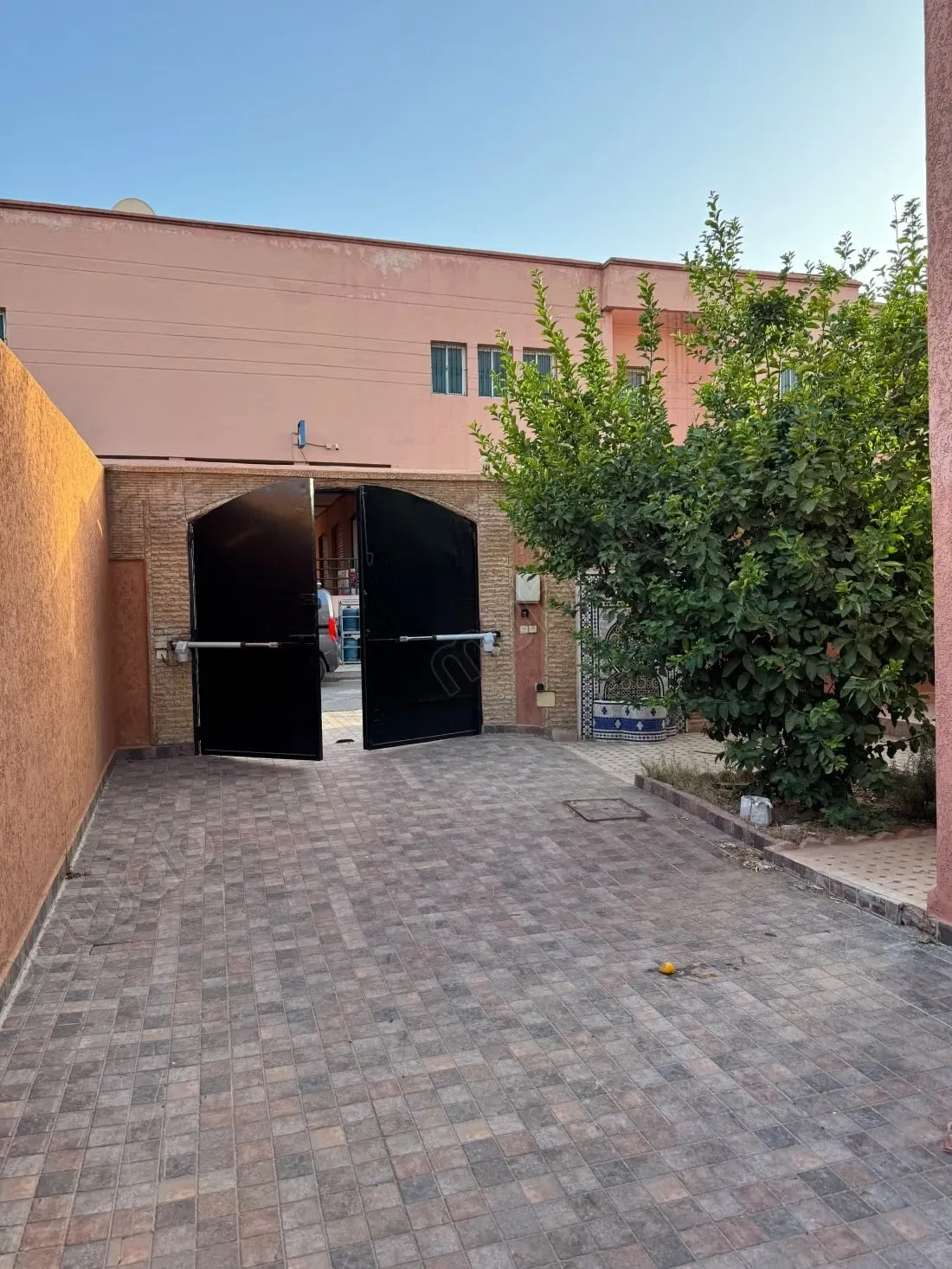 Entre sol aménagé 110 m² à louer à Riad Salam - مراكش (2)