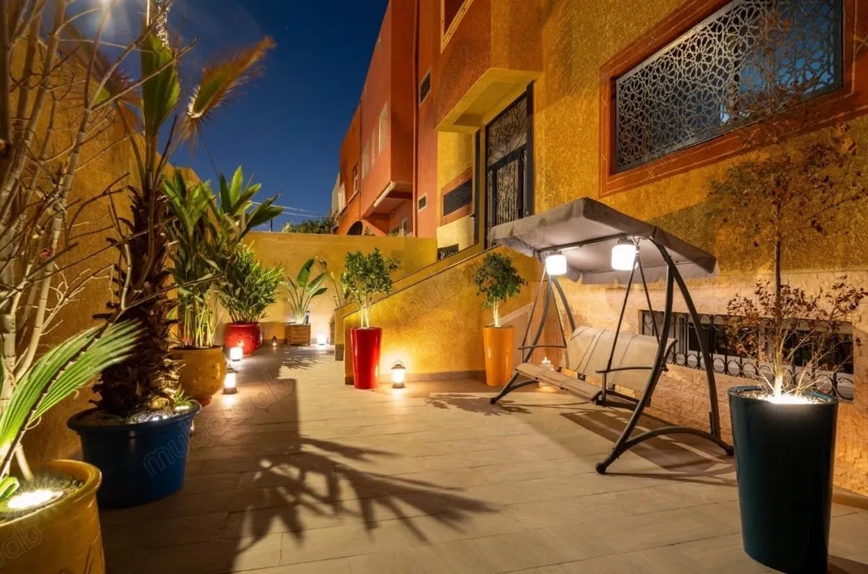Grande villa à louer à Aïn Sebaâ - الدار البيضاء