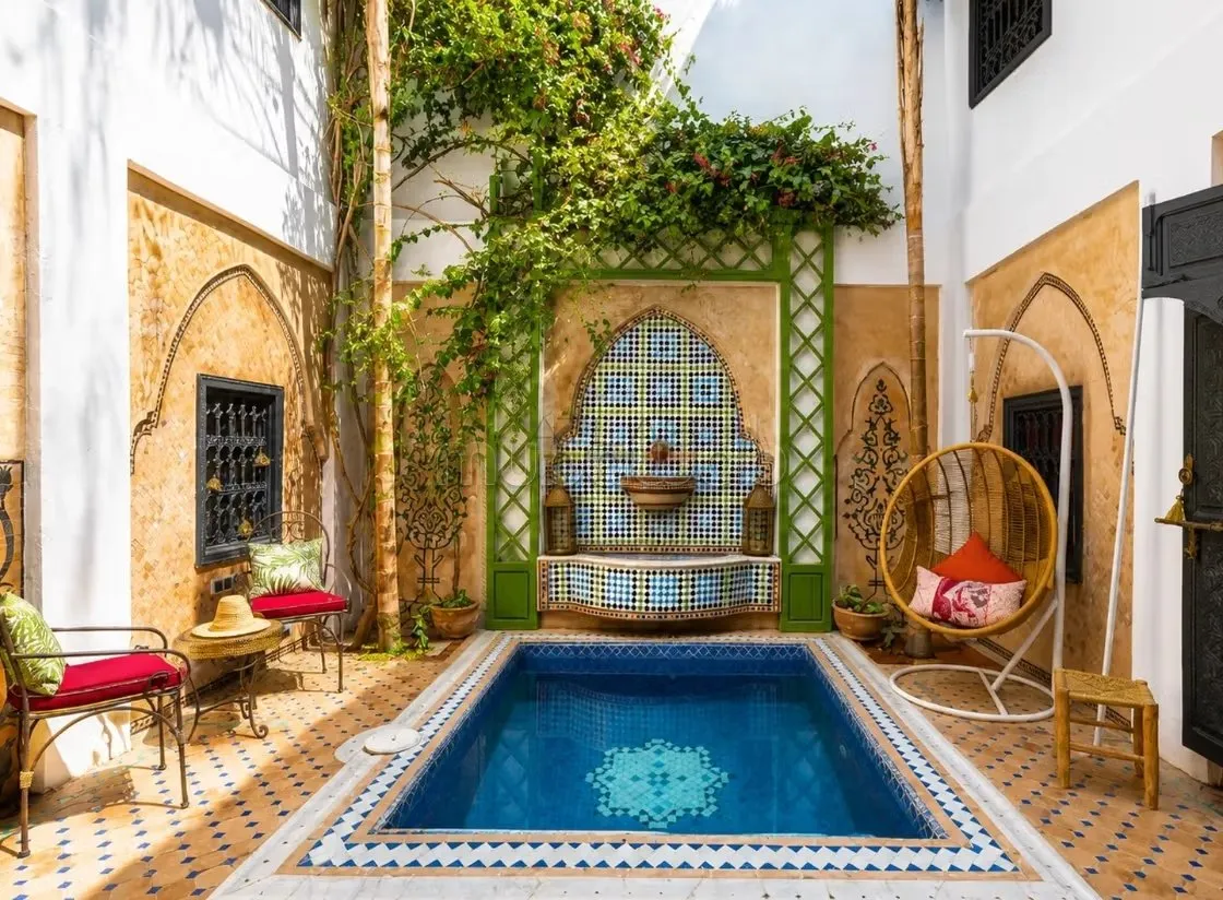 Riad titré avec bassin et terrasse à Bab Aylan - مراكش