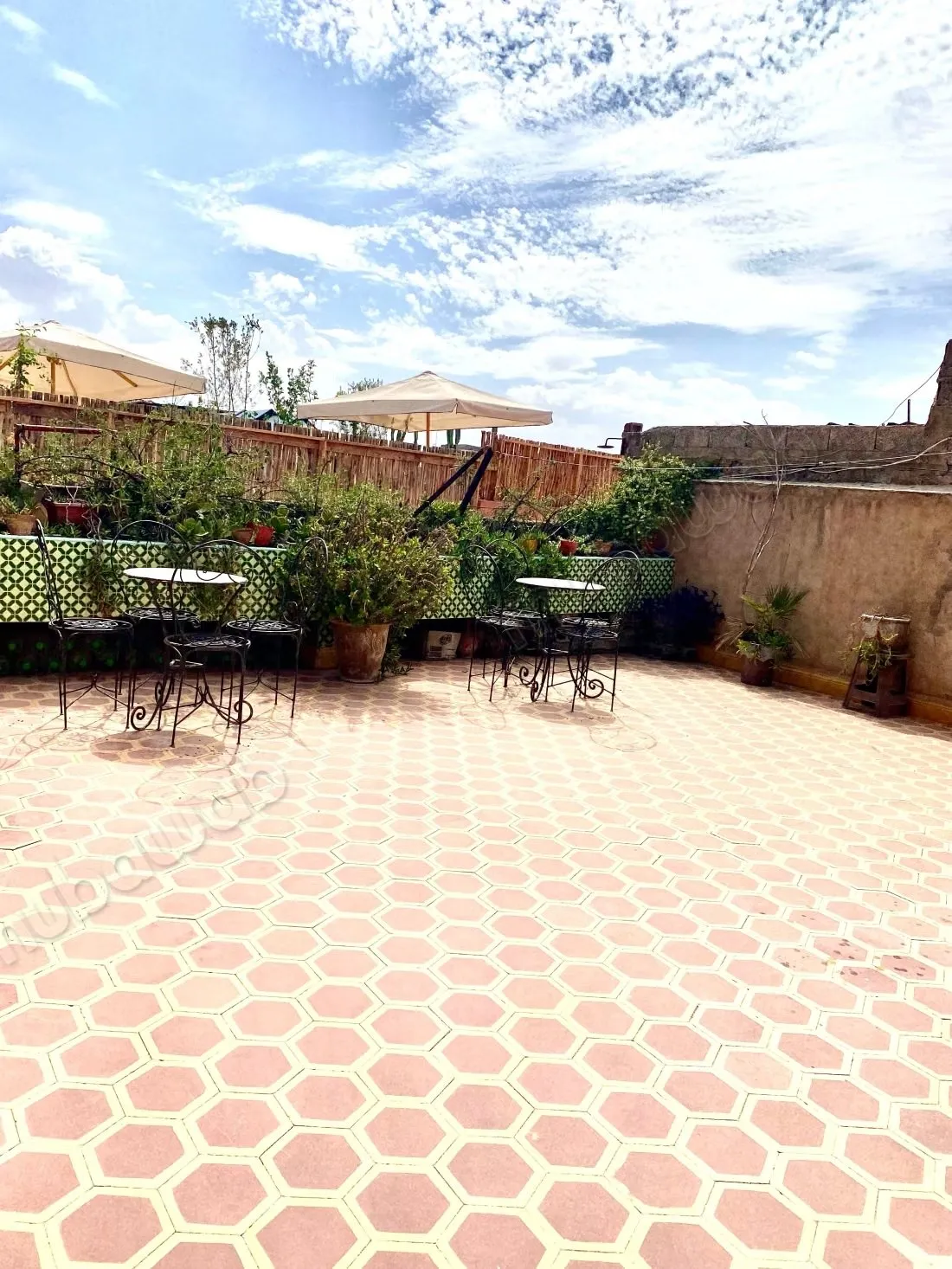 RIAD TITRÉ AVEC ACCÈS VOITURE – 69 m² – et trois façades - مراكش