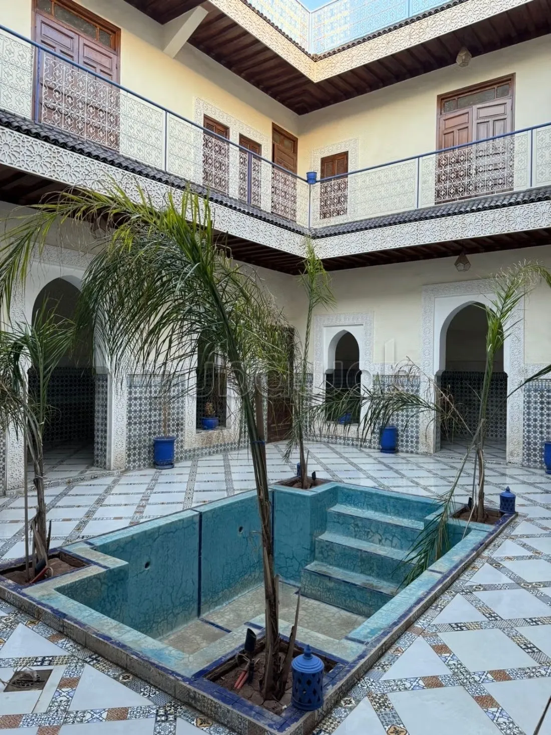 Opportunité riad 300 m2 au sol à 10 mn de la place - مراكش