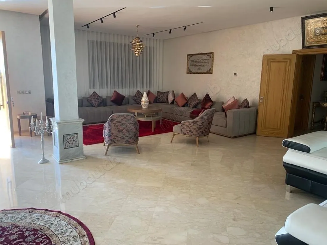Somptueux riad à vendre à El Menzeh. 11 pièces. Bien meublé - El Menzeh