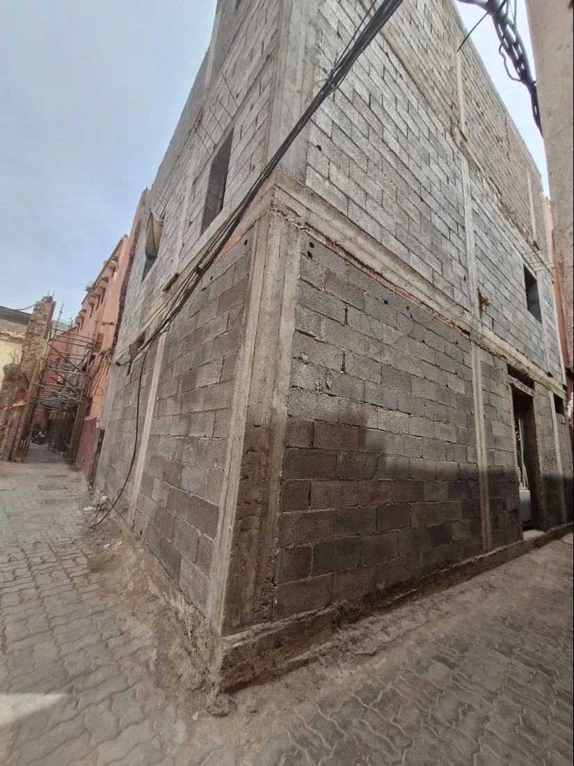 Très beau riad à vendre à Bab Aylan.
Surface de 60 m² - مراكش