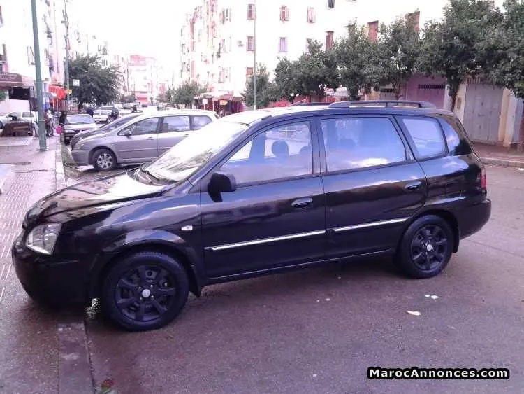 Kia carens - مكناس