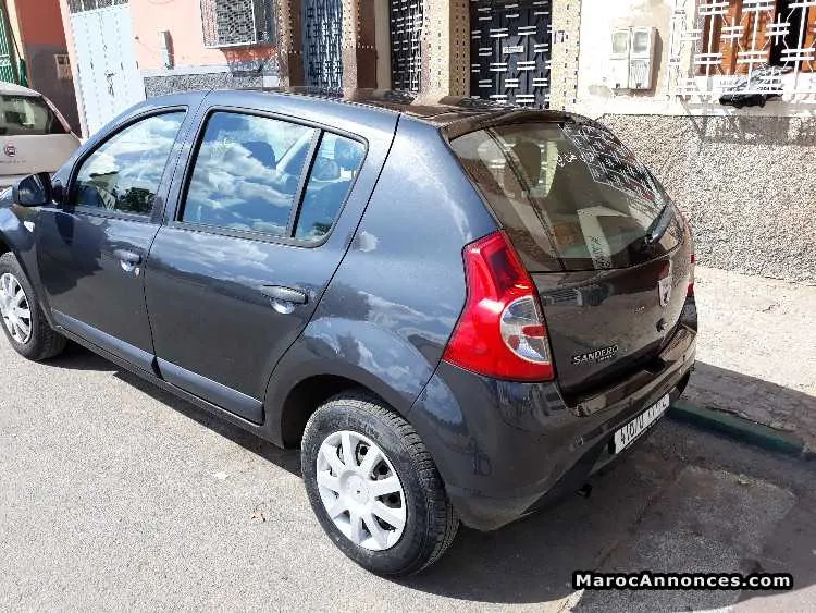 Dacia sandero essence - الدار البيضاء (2)