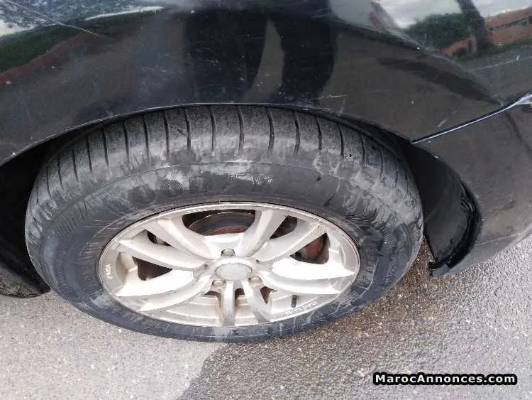 Toyota auris 1,4 d-4d diesel  5cv - مراكش (3)