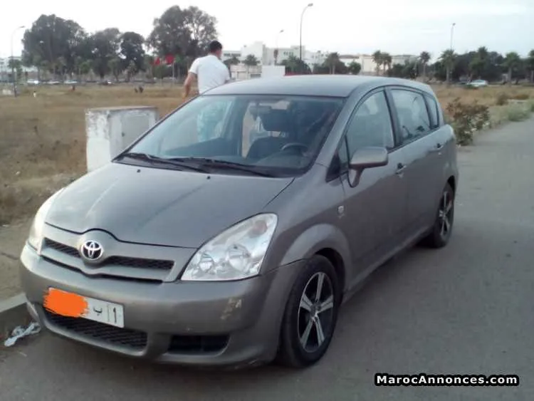 Toyota corolla verso 2005 - الرباط (2)