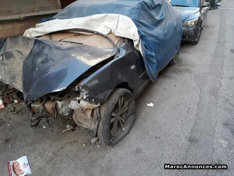Voiture accidentée mazda - الدار البيضاء (3)