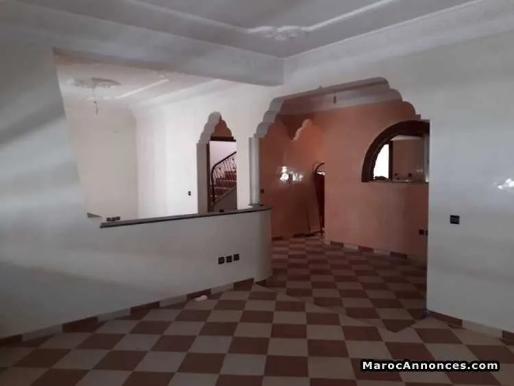 Appartement au 2 ème étage dans r + 2 - الجديدة