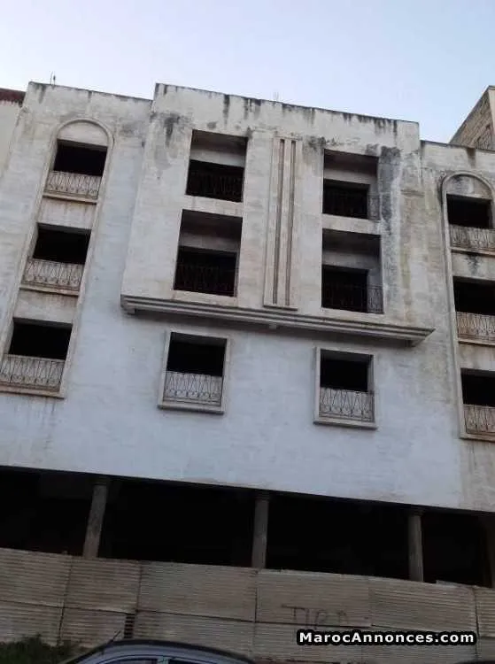 Immeuble bâti semi fini centre de settat - سطات