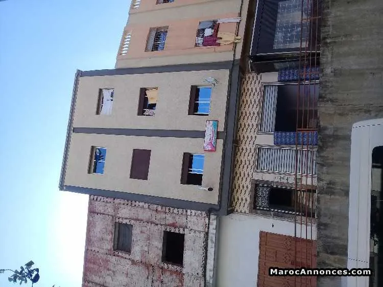 منزل للبيع حي المرس  شارع رئيسي طنجة - طنجة