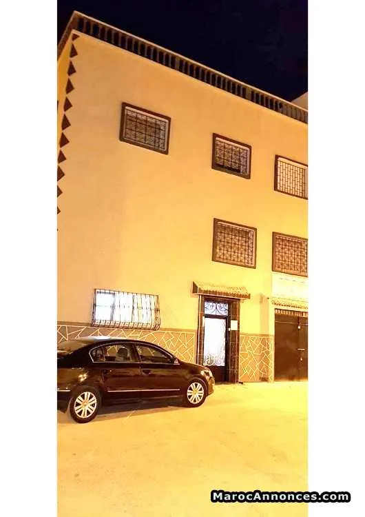 Maison r+2, de 84 m2 de 11 pièces - سلا