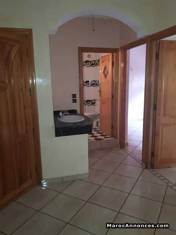 Appartement a 3 chambresa au 1èr étage dans r + 2 - الجديدة