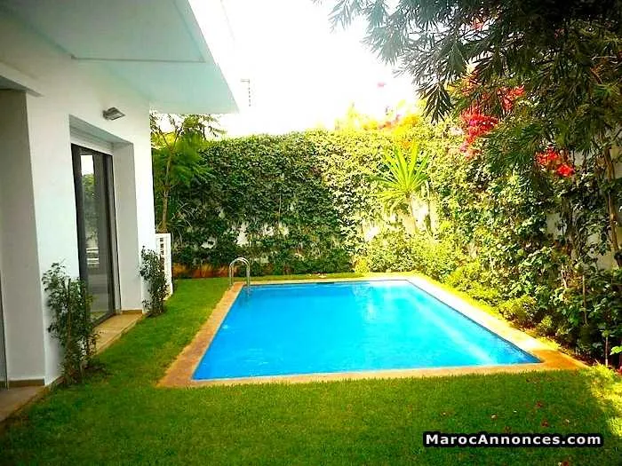 Villa à louer de 450 m² ain diab - الدار البيضاء