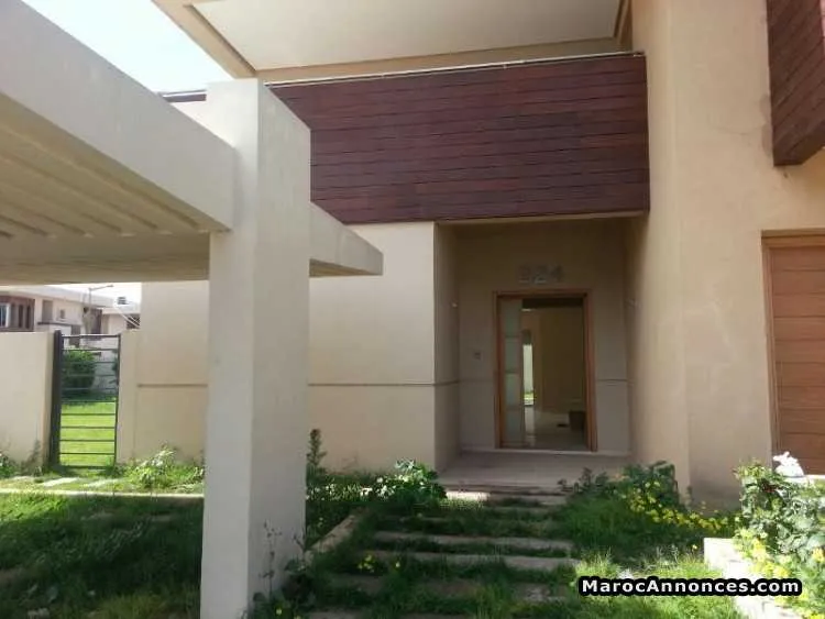 Villa en location à bouskoura - بوسكورة